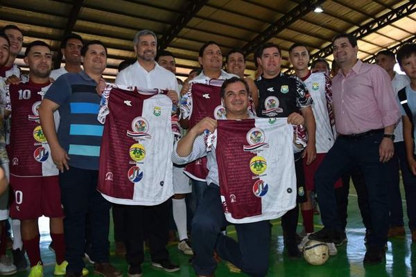 Abdo Benitez inauguró complejo polideportivo de San Juan, Misiones - Nacionales - ABC Color