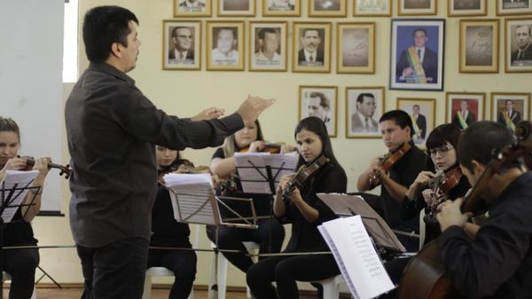 Caacupé profesionaliza su orquesta de cámara - Música - ABC Color