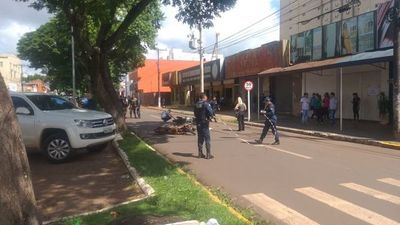 Motochorro muere al chocar contra un biciclo durante persecución - Nacionales - ABC Color