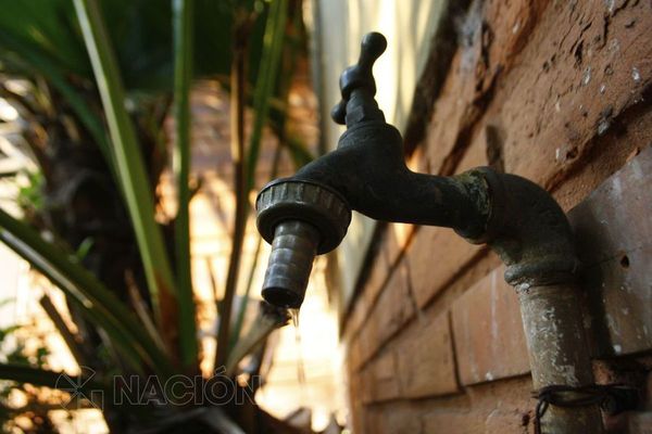 Essap restablece servicio en barrios capitalinos pero con agua turbia