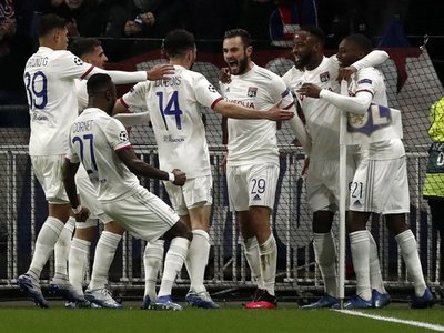 El Lyon da el primer zarpazo