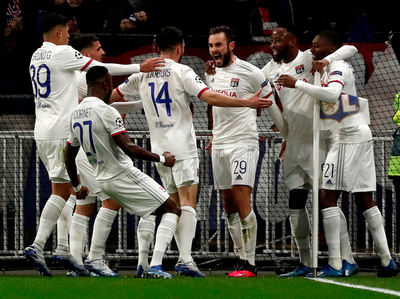 Lyon sorprende a la Juve en Francia y sueña con la hazaña