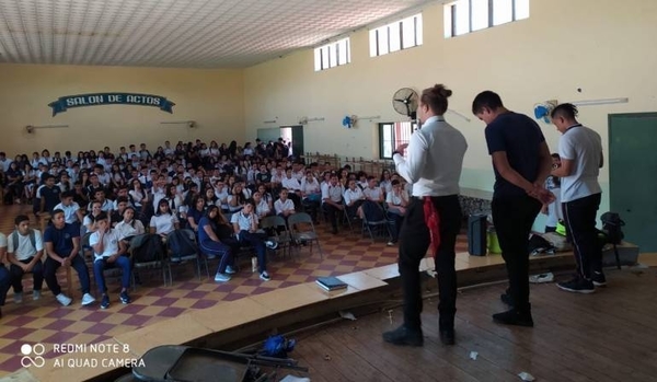 HOY / En asamblea, estudiantes coinciden en culpar a Petta por crisis educativa y anuncian movilizaciones