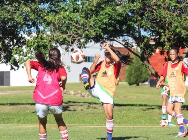 La Albirroja Femenina Sub 17 sigue con los aprestos - APF