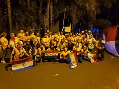 Escrachan a Nicanor Duarte Frutos por supuestos sueldazos para allegados
