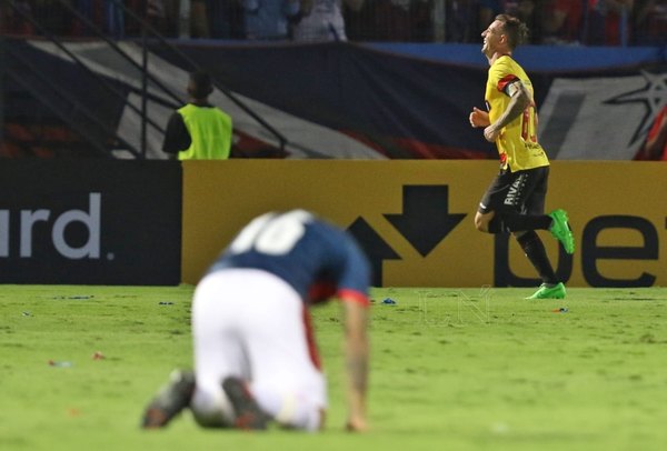 Cerro, humillado y eliminado ante su gente