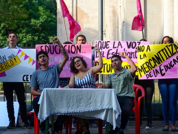 Universitarios lanzan organización para luchar por educación de calidad