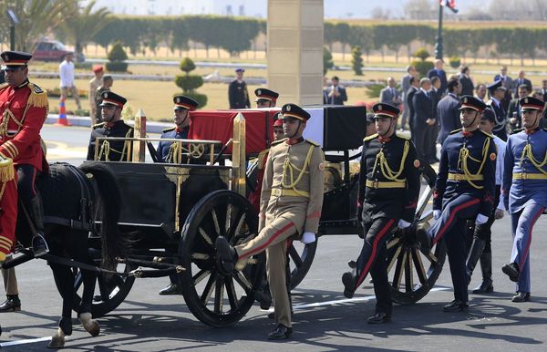 Egipto rinde honores a Hosni Mubarak