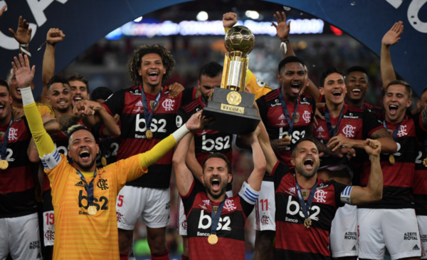 HOY / Flamengo gana la Recopa, su tercer título este mes