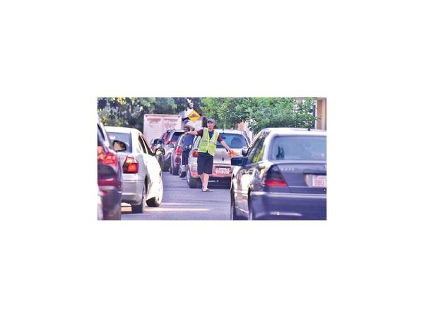 Cuidacoches rechazan propuesta municipal y no dejarán las calles