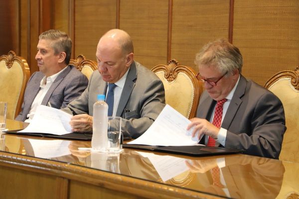 TSJE firmó contrato de arrendamiento para máquinas de votación