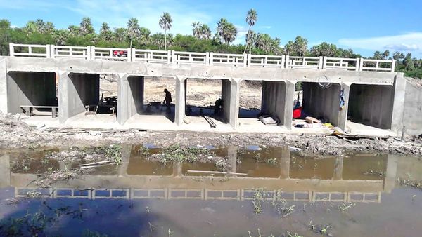 Gobernador pagó el 100% por puente sin terminar
