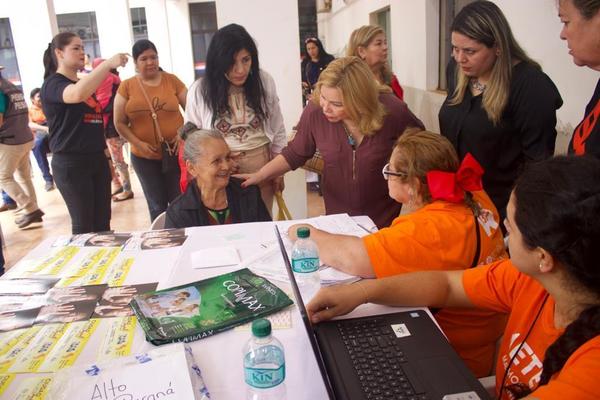 Ciudad Mujer Móvil llega hoy a Presidente Franco. Ofrecen asistencia a mujeres en diferentes áreas - ADN Paraguayo