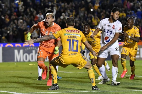 Increíble gol del arquero en el descuento y Tigres pasa en la Concachampions