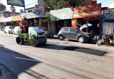 Inician bacheos de las calles en Luque •