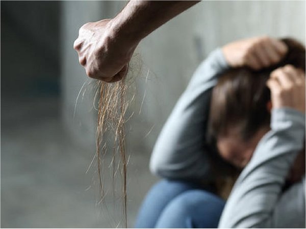 Fiscalía imputa a hombre filmado presuntamente golpeando a esposa