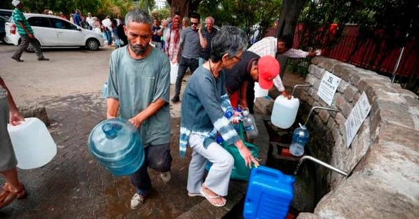 HOY / Doce barrios sin agua hace más de dos días: prometen reponer servicio esta noche
