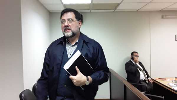 Confirman pena de 3 años a exministro del MEC Luis Riart » Ñanduti
