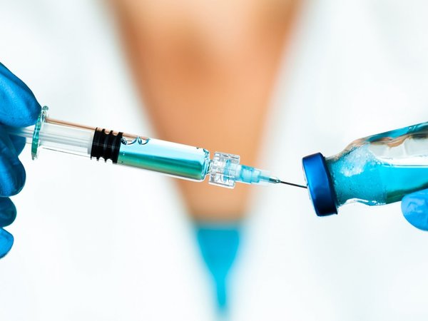 Cuba prueba vacuna contra cáncer de hígado y tumores de ovario
