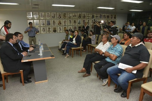 Cuidacoches pidieron víveres mientras se formalice propuesta de comuna: 'no es una condición', afirman