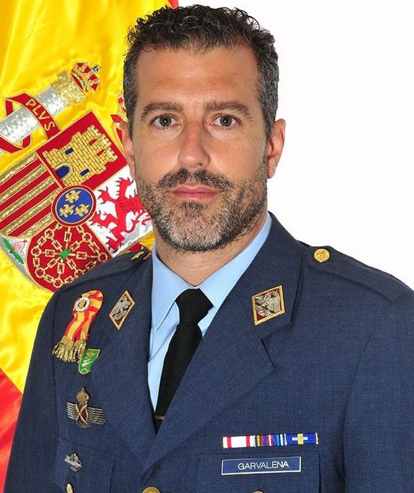 Piloto muere al precipitarse avión militar español al mar, el tercero en un año