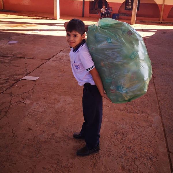 Colegios optaron por iniciar año escolar recolectando y reciclando basura