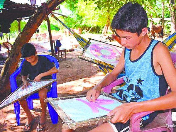 Los hermanos que tejen el ñandutí y los sueños