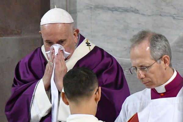 Preocupa “resfrío” del Papa ante llegada del coronavirus a Italia