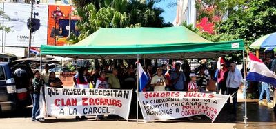 Esteños se manifiestan para exigir la prisión del senador Javier Zacarías - Política - ABC Color