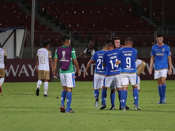 El Audax golea con triplete del argentino Holgado y pasa a tercera fase