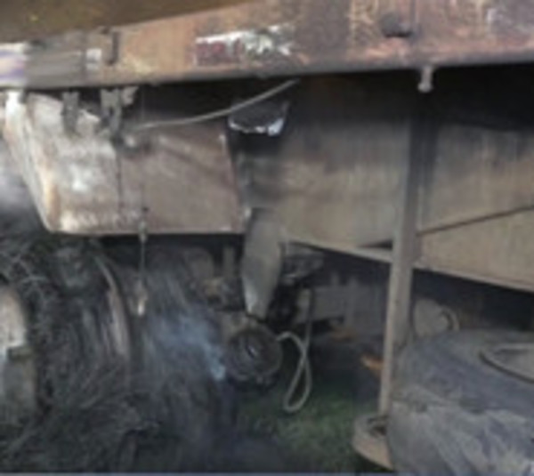 Incendian carreta de camión de gran porte - Paraguay.com