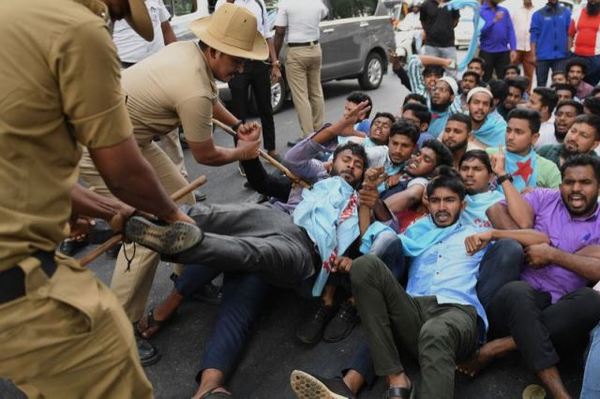 El peor brote de violencia religiosa en décadas dejó 38 muertos en la India | .::Agencia IP::.