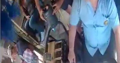 Con presunta complicidad de chofer, menor fue asaltado en un bus