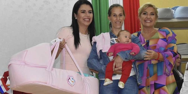 ABRIGAN CON AMOR A MADRES DE ITAPÚA.