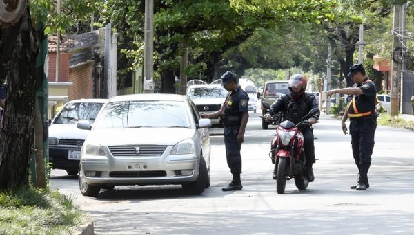 Diputado sostiene que barreras policiales son para perjudicar a los humildes y no para prevenir crímenes » Ñanduti
