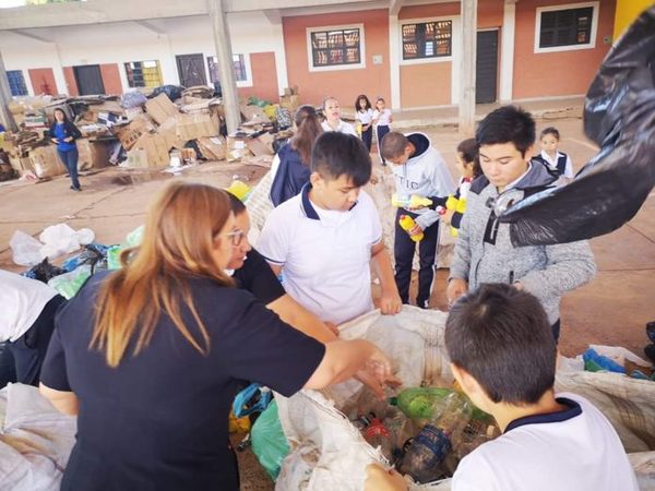 Colegios de Ñemby siguen recolectando materiales reciclables » Ñanduti