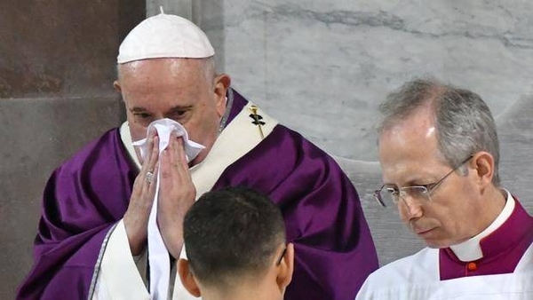 HOY / Salud del papa sigue igual y por segundo día suspende audiencia