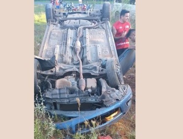 Policía en estado de ebriedad embiste a moto con tres ocupantes: fallece una mujer y sobreviven un hombre y una niña de seis años - ADN Paraguayo