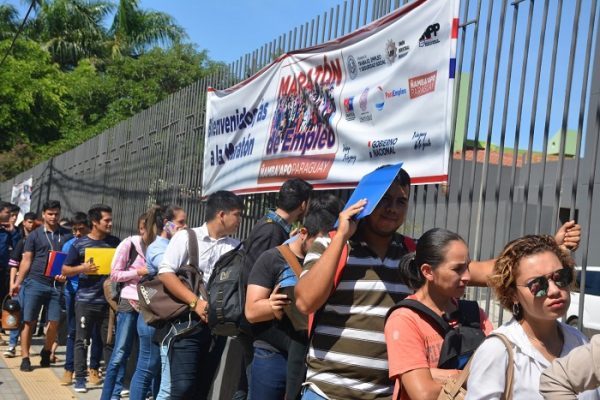 Maratón de empleo juntó a 1.500 postulantes en pocas horas