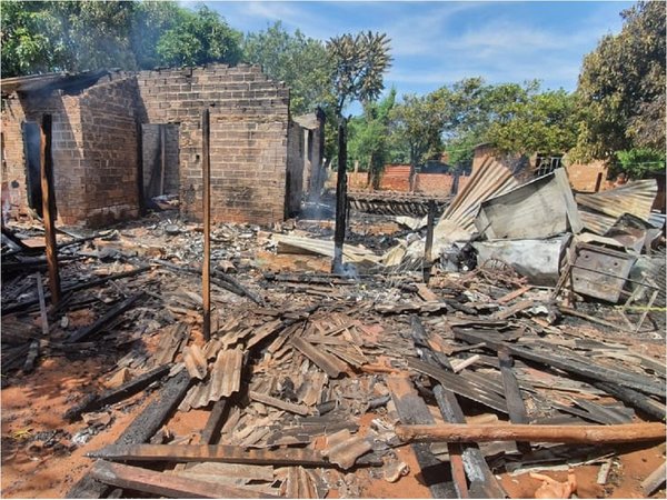 Vivienda fue consumida por el fuego en Alto Paraná