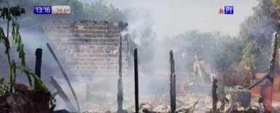 Llamas consumen en segundos una vivienda de Ciudad del Este | Noticias Paraguay