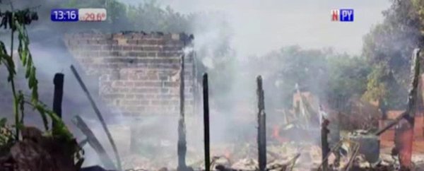Llamas consumen en segundos una vivienda de Ciudad del Este | Noticias Paraguay