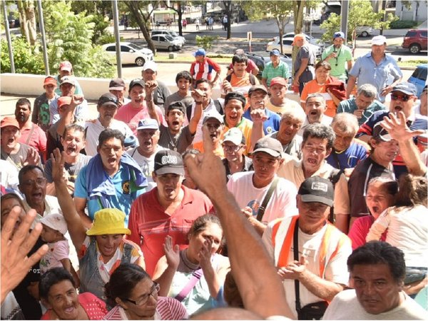 Juez ratifica medida cautelar que prohíbe a cuidacoches cierre de calles