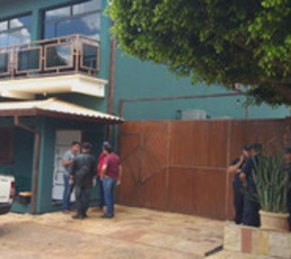 Comerciante es atacado a balazos frente a su vivienda - Paraguay.com