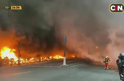 Incendio en Paris contra rapero Fally Ipupa - C9N