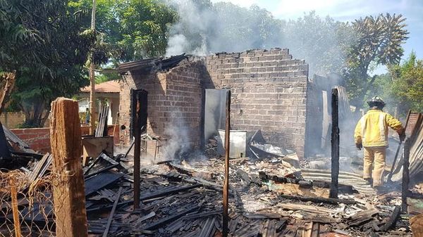 Incendio deja a una familia en la calle - ABC en el Este - ABC Color