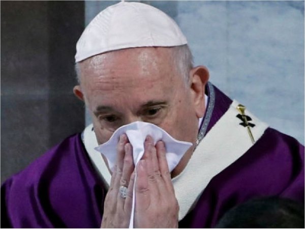 El Papa continúa resfriado y suspende de nuevo una audiencia