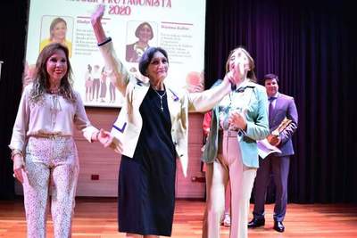 RECONOCEN A MUJERES PROTAGONISTAS DE ENCARNACIÓN.