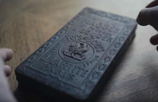Encuentra en su casa una 'cápsula del tiempo' con fotos de hace más de un siglo - SNT