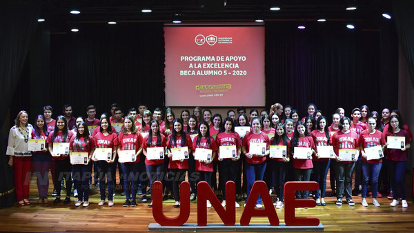 PROGRAMA DE EXCELENCIA DE LA UNAE, RECIBE 56 NUEVOS BECARIOS